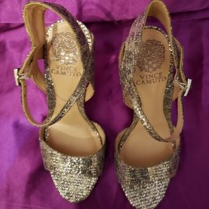 USED. Vince Camuto. Vero Cuoio. Glittery Silver in Stilleto High heels. Size 6.5